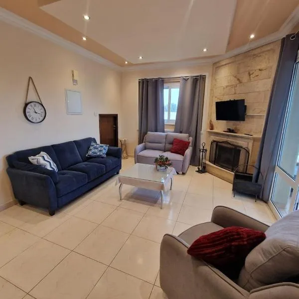 Family House 1 near Paphos airport, hotel in Paphos City