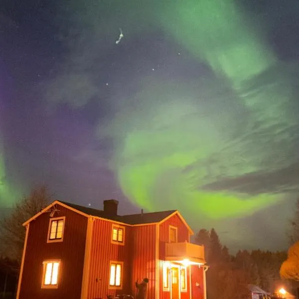 Cozy Family Villa for aurora lovers, hotel v destinaci Byske