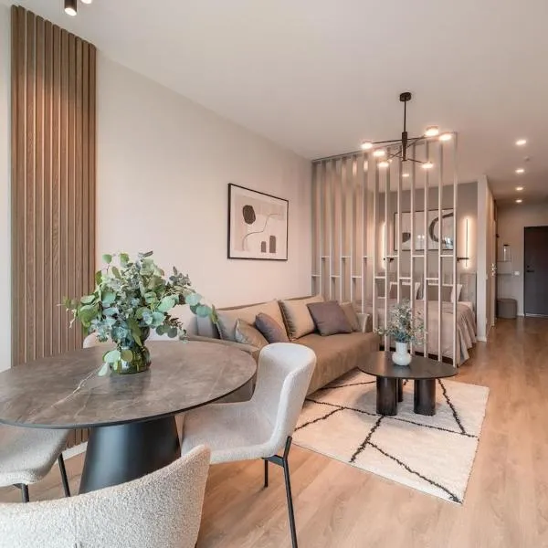 Luxury Private Apartment near Old Town and Nature，維爾紐斯的飯店