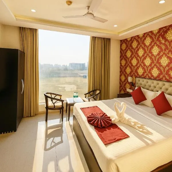 Hotel Lycoris # On Delhi Chandigarh National Highway # Large Parking Space # Lift # Newly Built Hotel, hotel in Chandīgarh