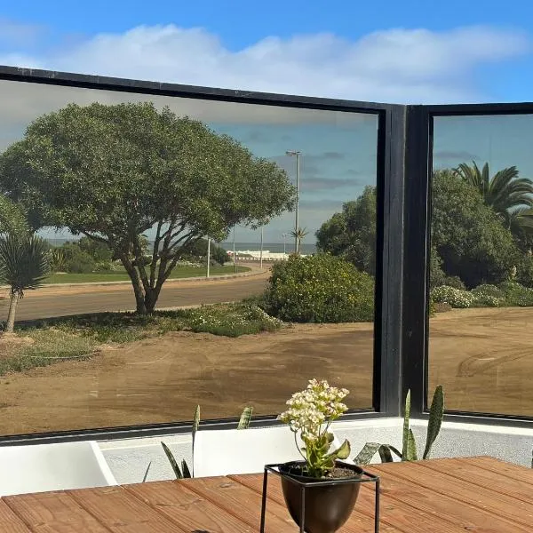Poseidon Beachfront Holiday Home, hotel in Swakopmund