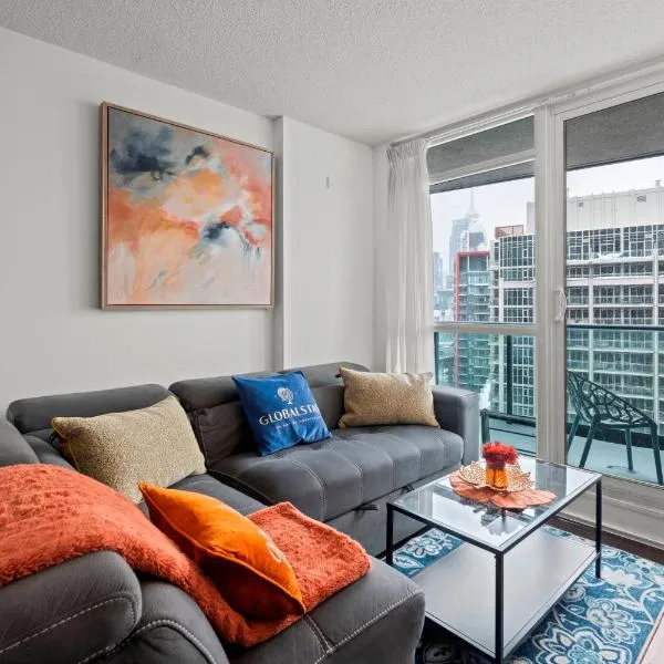Autumnaly Whisper 2 BR & DEN in the Heart of the City、トロントのホテル