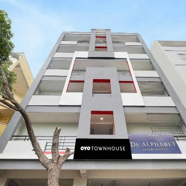 Townhouse De Alphabet Hotel Kukatpally Nexus Mall, hotel in Hyderabad