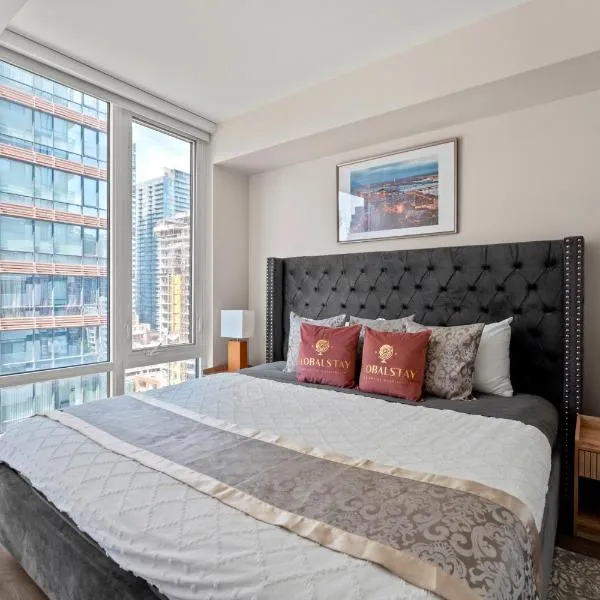 Bright 1BD & Den in Downtown Toronto, hotell i Toronto