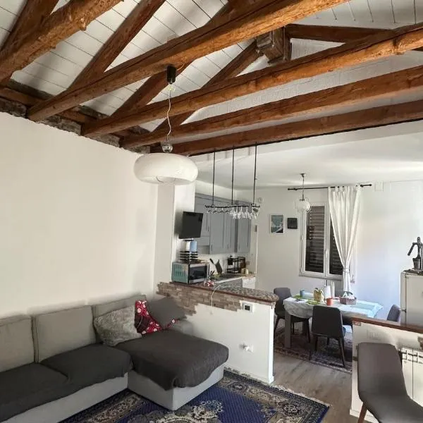 Casa indipendente con giardino privato e posto macchina gratuito, hotel in Trieste