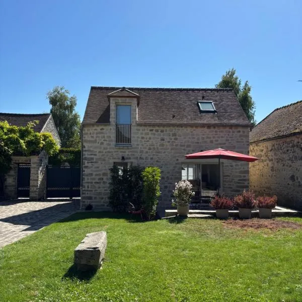 La Grangerie - Maison en pierre centre village, Hotel in Arbonne-la-Foret