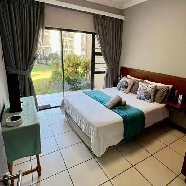 Topanga 11, Seaside Bliss!, hotel in Uvongo Beach