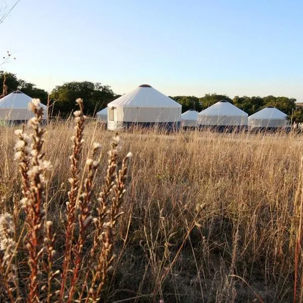 Johnny Yurts - The Lavender, hotel in Johnson City