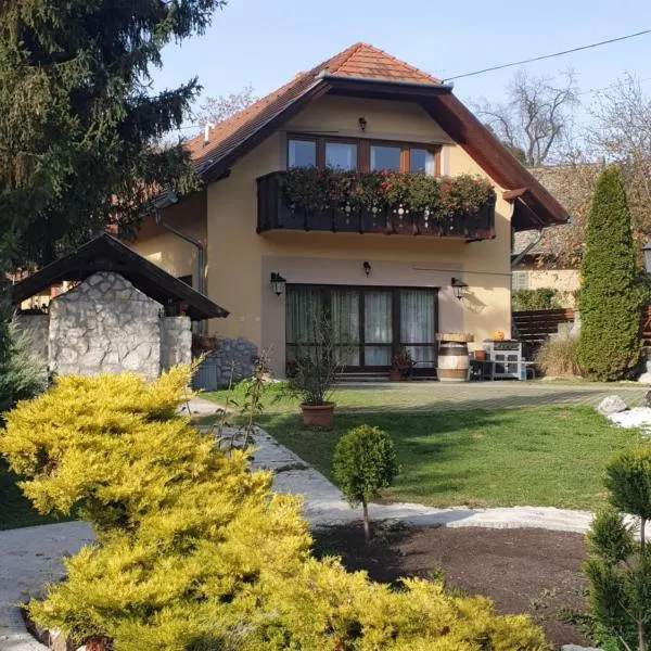 LeVadászLak, ξενοδοχείο σε Szekszard