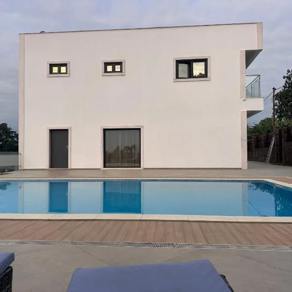 Alojamento Santos Silva: São Tomé şehrinde bir otel