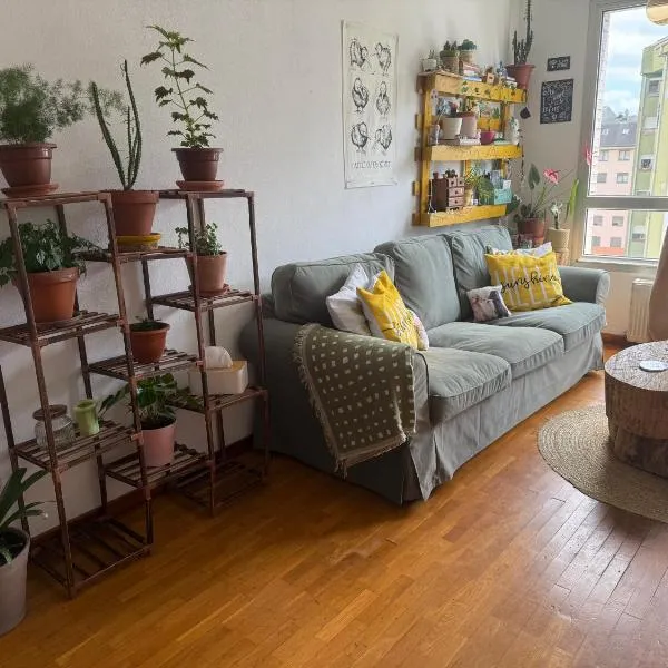 Dulce y sereno piso en Oviedo、オビエドのホテル