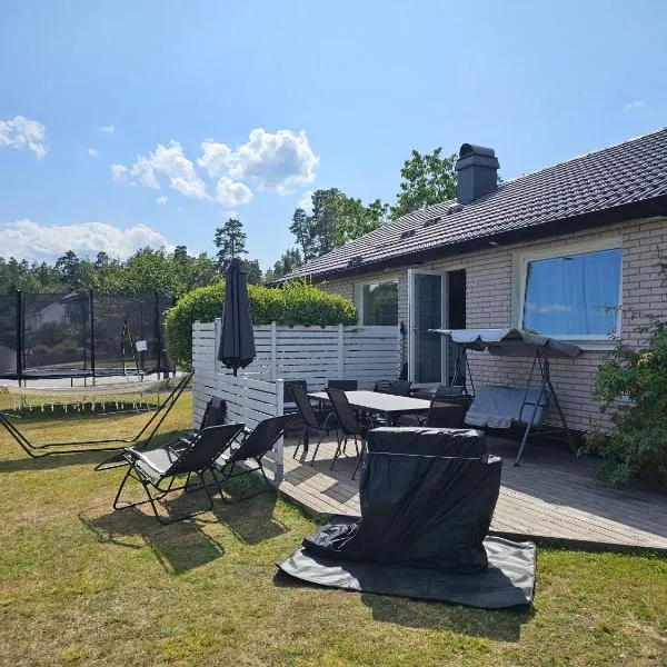 Villa for 10 persons with massage chair, sauna, billiard table and free electric vehicle station for electric cars, hotel in Hultsfred