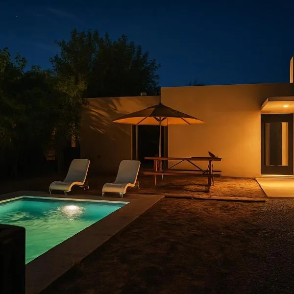 Tu escapada ideal en Mar de Ansenuza - Patio y piscina privada, hotel in Miramar