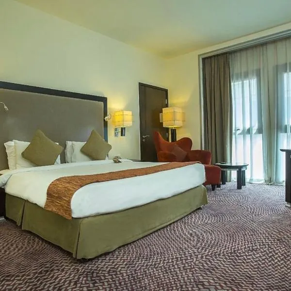 Hotel Pecefic Suites Near IGI Delhi Airport, hotel in Delhi