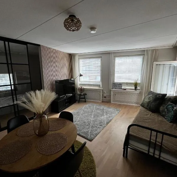 Great two bedrooms apartment with a sea view from the balcony close Helsinki center, ξενοδοχείο στο Ελσίνκι
