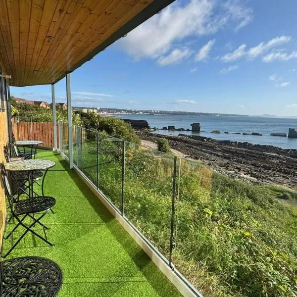 Luxury beach front rooms- PMA, hotel in Kirkcaldy