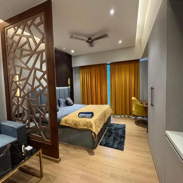 Galaxy blue sapphire plaza, hotel in Ghaziabad