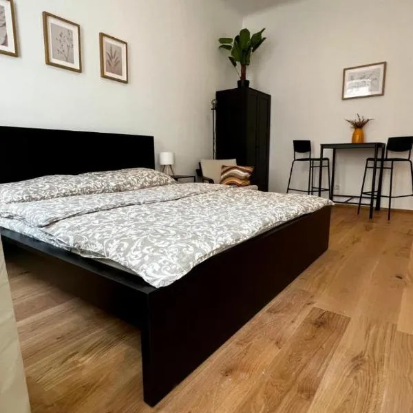 Cozy Central Apartment near Stadthalle, hotel in Wenen