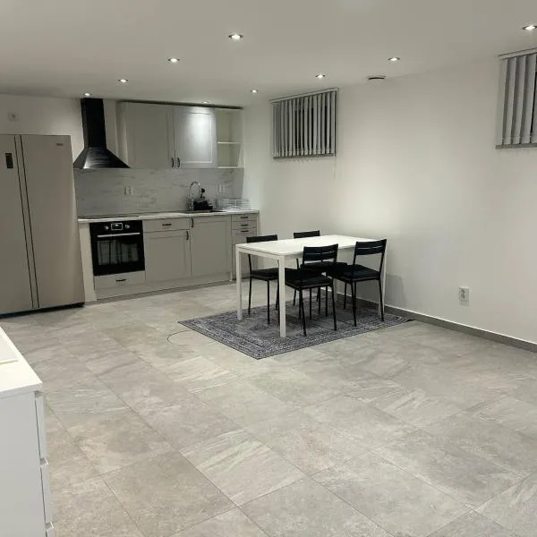 Fresh and newly renovated basement apartment, hotel v destinaci Malmö