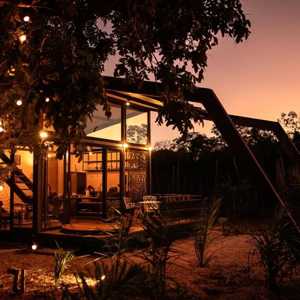 Chale Baru - AC - rio e ofuro - Cavalcante, hotel in Teresina de Goias