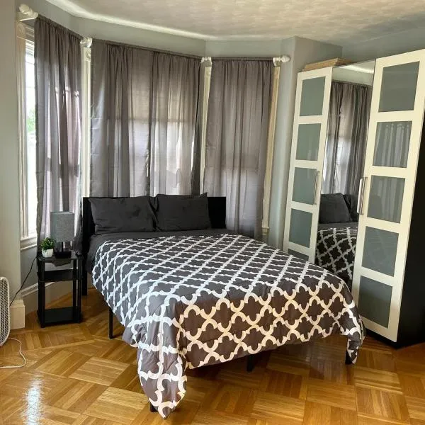 HomeStay Near Downtown Boston - Andrew Station Area, hotel in Boston