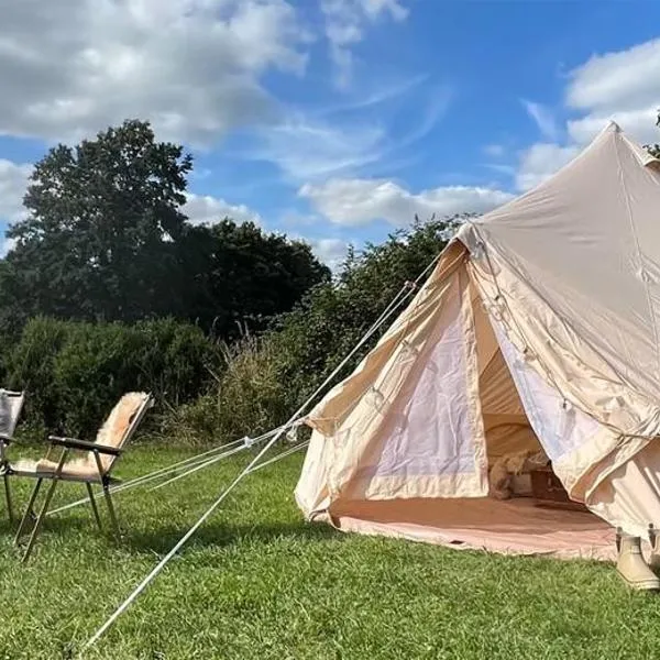 Bell Tent 4m and 7m Fossewold Cotswold Camping, hotel in Moreton in Marsh