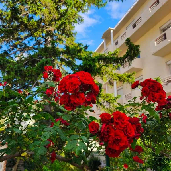 Hôtel LA PERGOLA, hotel v destinaci Amélie-les-Bains-Palalda
