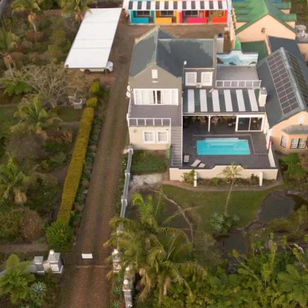 Tsitsikamma Mountain View Lodge: Stormsrivier şehrinde bir otel