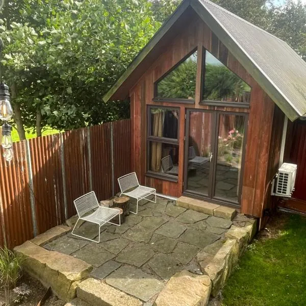 The Nest bed and garden, hotel en Varberg