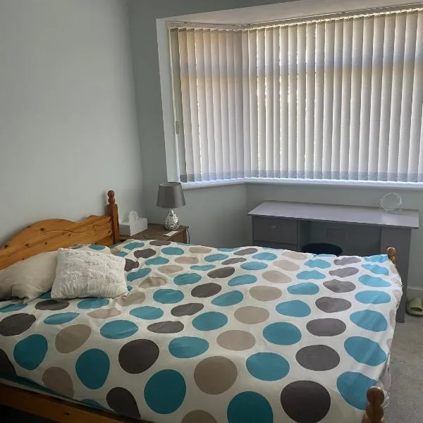 Cozy home in Northampton - entire house, hotel en Northampton