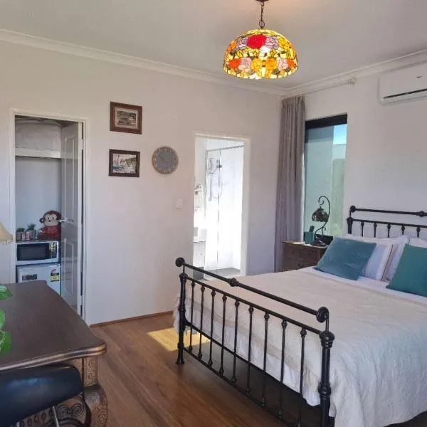 Guest Suite, Private Entrance, Bathroom, Garden, No Overlap with Host – hotel w mieście Perth