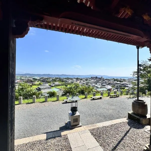 Garage Base TATEYAMA, hotel en Tateyama