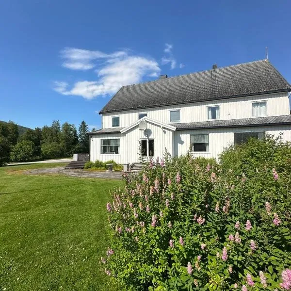 Château Fossen 3, hotel a Grong