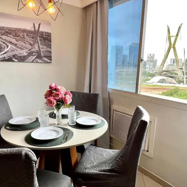 Apto Flat no Morumbi com Vista Incrível !, hotel em São Paulo