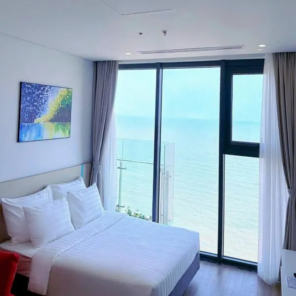 Viesnīca Flamingo Hải Tiến - Deluxe room, có 2 phòng view thẳng biển pilsētā Thanh Hóa