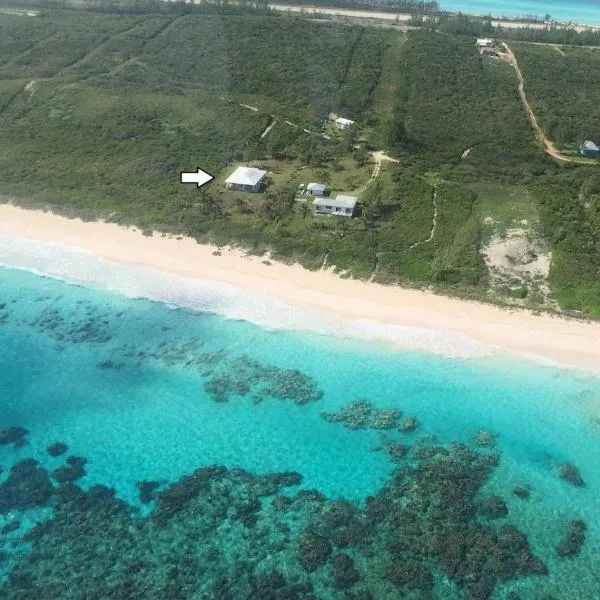 Atlantic Sunrise Villa villa, hotell i James Cistern