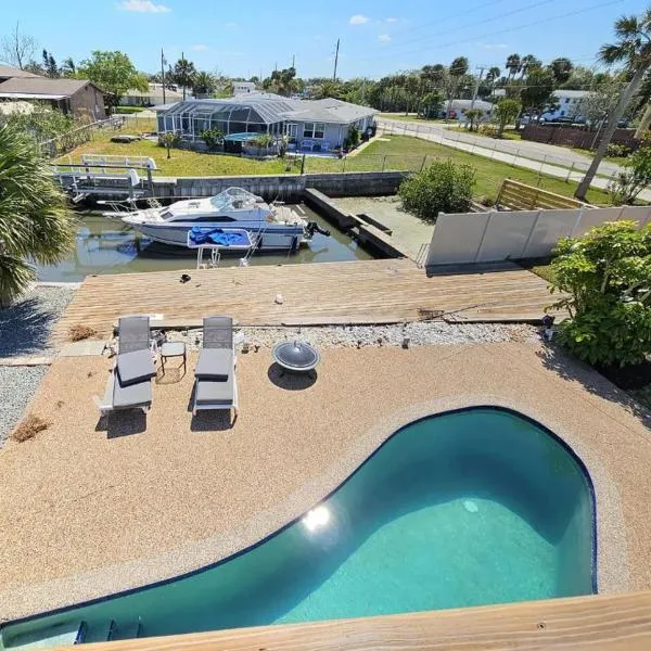 Waterfront hideaway on the canal, hotel i South Daytona