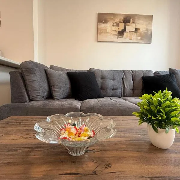 Upscale Niagara Falls Getaway - BRAND NEW, hotell Niagara Fallsis