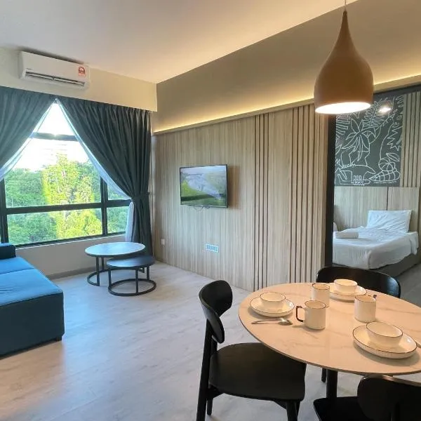 市中心海景爆款 步行到码头夜市 Jesselton Quay高楼层公超赞自助入住 Top Seaview Pick in Town Walk to Jetty & Night Market High-Floor Condo Easy Self Check in, hotel in Kota Kinabalu