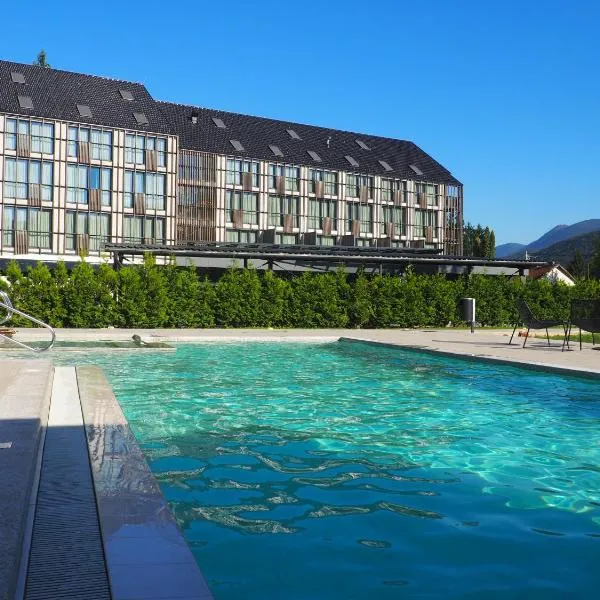 Lyra Hotel Plitvice，位于Ličko Petrovo Selo的酒店