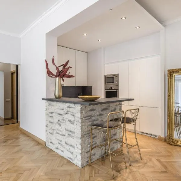 Central Kaunas Luxury Apartment with Free Parking, ξενοδοχείο στο Κάουνας