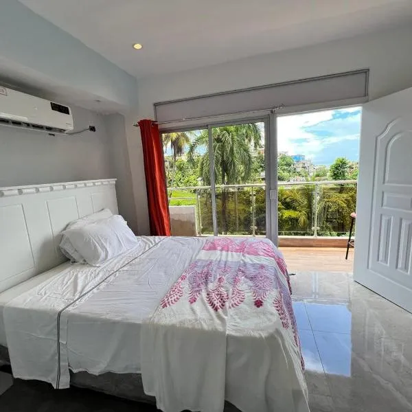 HABITACIONES CON VISTA a LA BAHIA LA FAMILIA, hotel in Santa Bárbara de Samaná