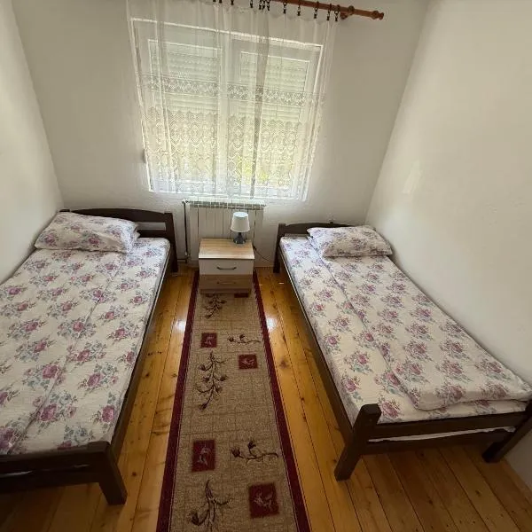 Apartment Phillip Rooms, hotel in Žabljak