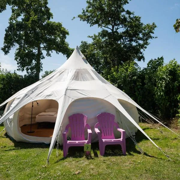 Stargazer Tent met sterrenuitzicht, hotel in Callantsoog