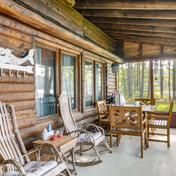 Lakeside Log Cabin with Porch in Monadnock Region – hotel w mieście Rindge