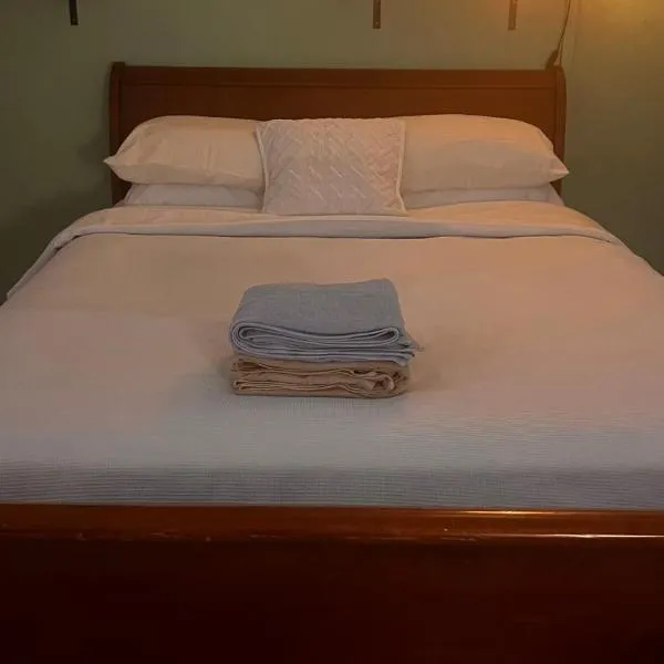 Anibare Bright & Spacious Private Home & Parking, hotel in Anibare