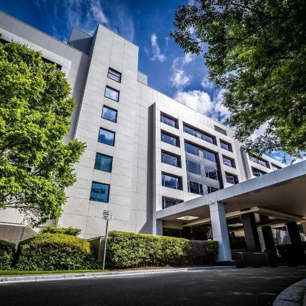 Crowne Plaza Canberra by IHG, hotel in Canberra