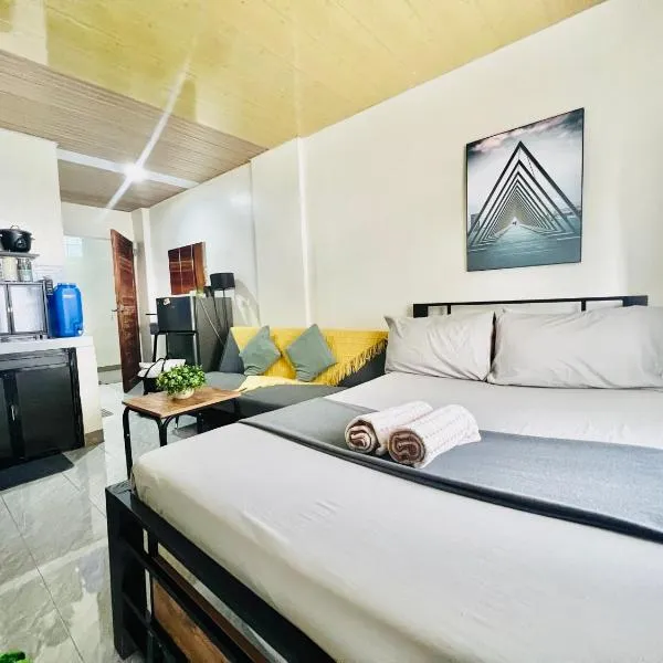 Complete Amenities Cozy Studio with Balcony, hotel in Naga