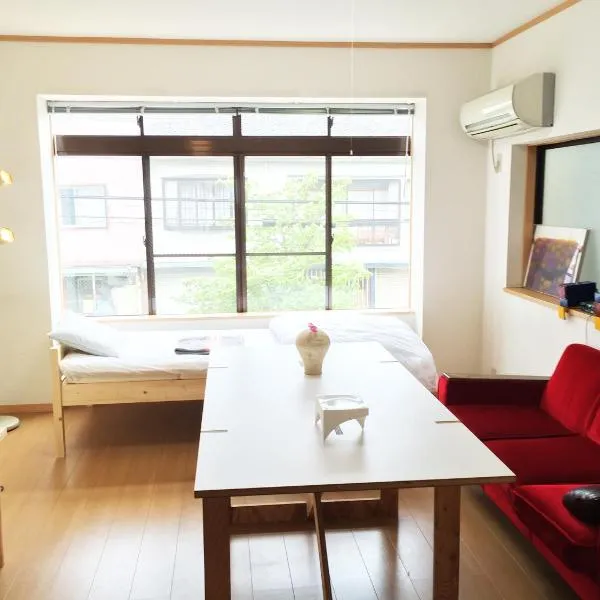 Toolate Guesthouse Toyama, hotel di Toyama