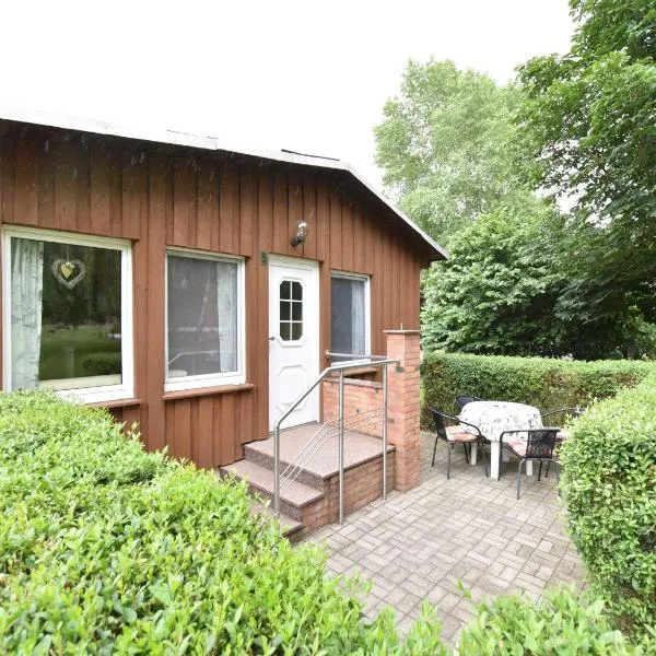 Quaint Bungalow near Insel Poel with Garden, hotel in Insel Poel